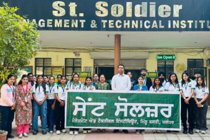 छात्रों ने पुष्पा गुजराल साइंस सिटी का दौरा किया