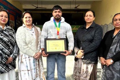 कमल सोलंकी ने अंतर्राष्ट्रीय बॉडीबिल्डिंग में कांस्य पदक जीता