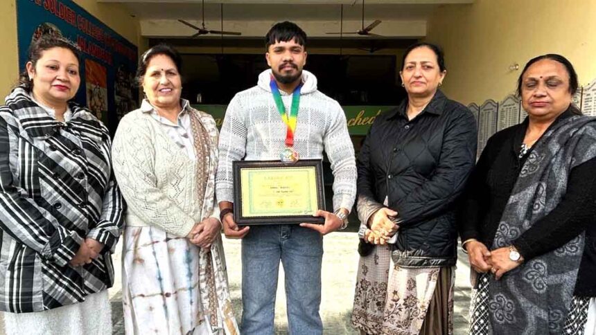 कमल सोलंकी ने अंतर्राष्ट्रीय बॉडीबिल्डिंग में कांस्य पदक जीता