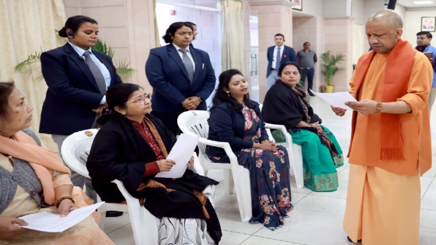 UP News: मुख्यमंत्री ने की नागरिकों से अपील, जनपद स्तर पर अवश्य शिकायत करें