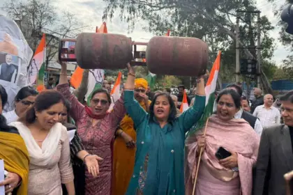 Mahila Congress staged protest against modi government