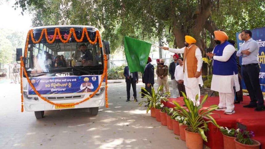 सीएम भगवंत सिंह मान ने सिंगापुर प्रशिक्षण के लिए प्रिंसिपलों के आठवें बैच को किया रवाना