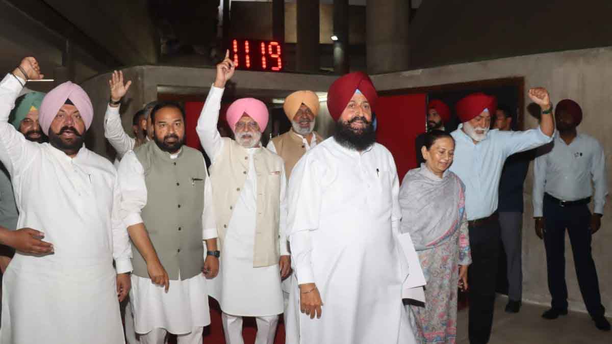 Punjab Assembly Budget Session: पंजाब विधानसभा में राज्यपाल के भाषण का विरोध, कांग्रेस ने किया जमकर हंगामा