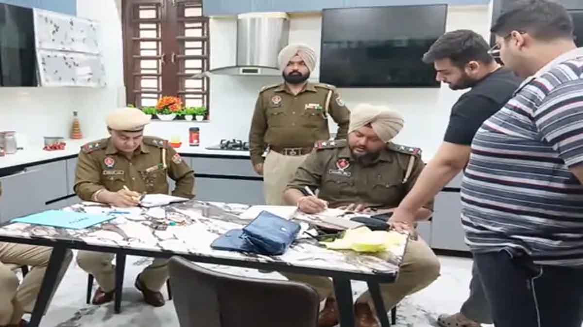 Punjab News: पंजाब में 3 करोड़ की बड़ी लूट, लुटेरों ने घर में घुसकर परिवार को बनाया बंधक