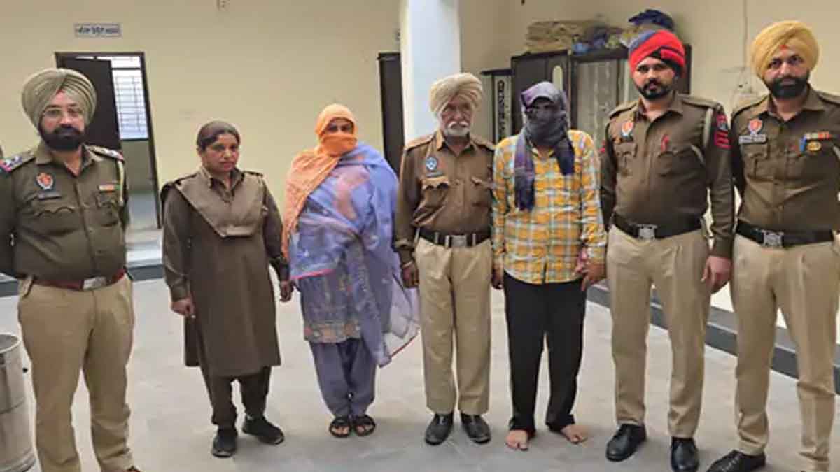 Punjab News: पंजाब में हनीट्रैप गैंग का पुलिस ने किया भंडाफोड़, महिला और पूर्व सरपंच गिरफ्तार