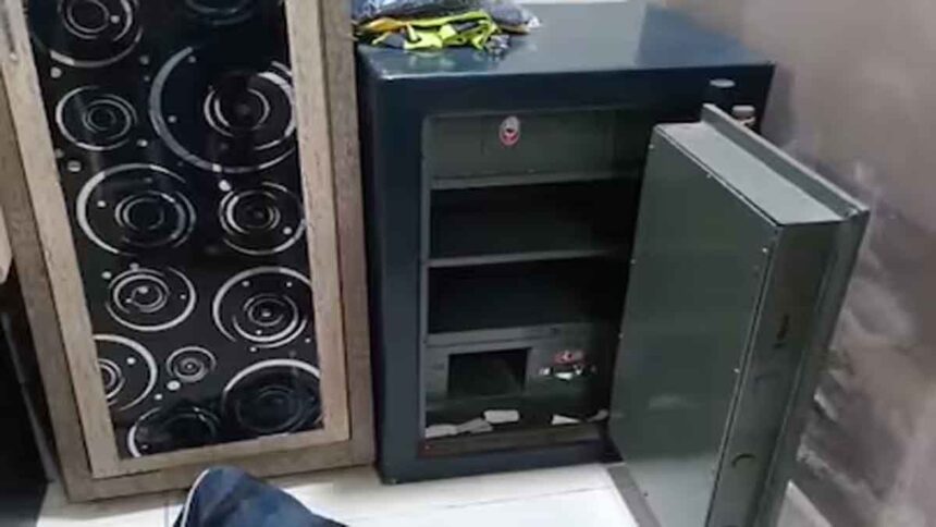 Punjab News: पंजाब में 3 करोड़ की बड़ी लूट, लुटेरों ने घर में घुसकर परिवार को बनाया बंधक