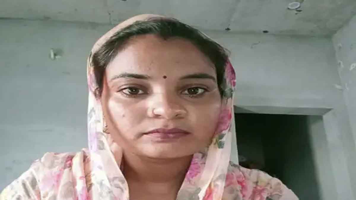 सरपंच मनप्रीत कौर की फाइल फोटो 