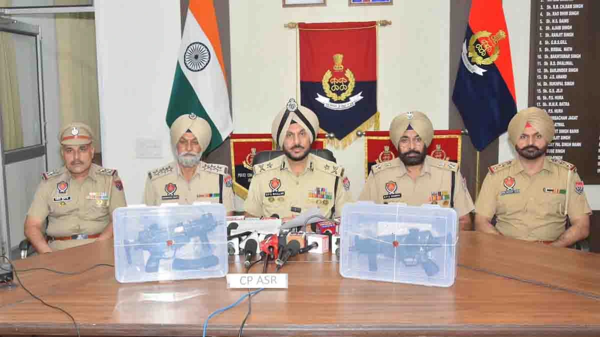 modern sub-machine guns recovered in Amritsar