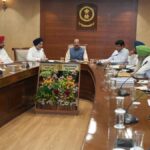 मोहिंदर भगत द्वारा बागवानी परियोजनाओं की प्रगति संबंधी अधिकारियों के साथ विशेष समीक्षा बैठक