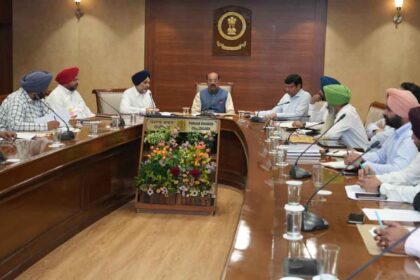 मोहिंदर भगत द्वारा बागवानी परियोजनाओं की प्रगति संबंधी अधिकारियों के साथ विशेष समीक्षा बैठक