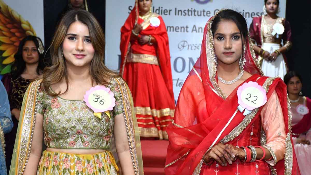 St Soldier News: सेंट सोल्जर इंस्टीट्यूट ऑफ़ बिज़नेस मैनेजमेंट एंड एग्रीकल्चर में फैशन शो “फैशन विंग्स” में आयोजित