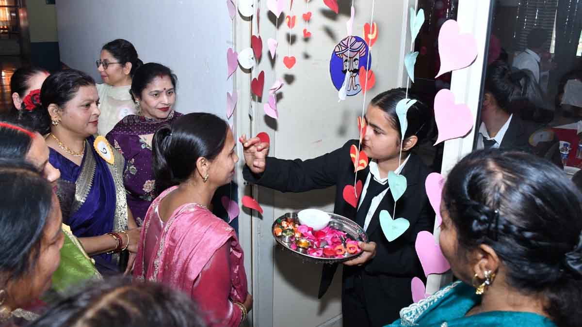 St Soldier News: सेंट सोल्जर इंस्टीट्यूट के छात्रों ने माताओं के साथ मनाया अंतर्राष्ट्रीय महिला दिवस