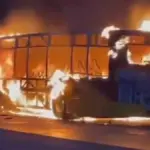 सवारियों से भरी बस बनी आग का गोला