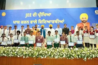 CM Mann Mann honors Students who cleared JEE Mains