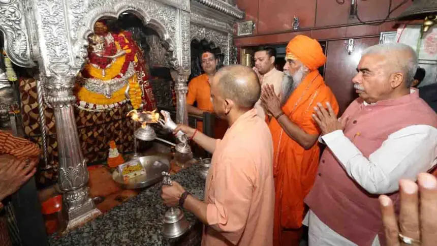 CM Yogi offered prayers to ‘Kashi Kotwal’ and Baba Vishwanath