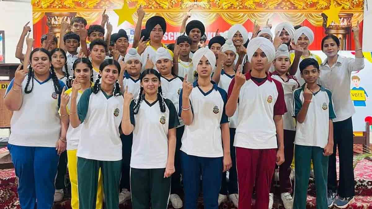 DIPS News: डिप्स के विद्यार्थियों ने जाने नागरिक अधिकार, वोटिंग के ज़रिए समझी ज़िम्मेदारी