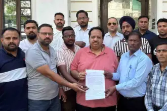 Delegation of residents from Phillaur handed over memorandum addressed to PM Modi and Nitin Gadkari to Avinash Chander