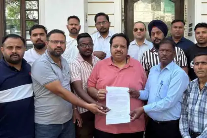 Delegation of residents from Phillaur handed over memorandum addressed to PM Modi and Nitin Gadkari to Avinash Chander