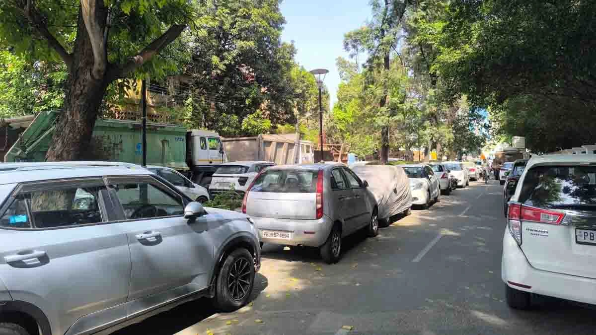 Employees of Jalandhar Municipal Corporation went on strike