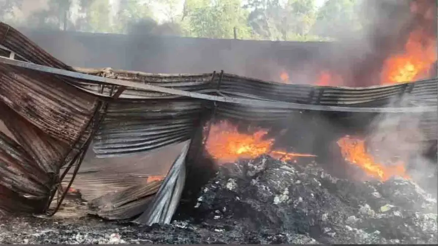 Fire Rages at Plastic Factory in Khanna