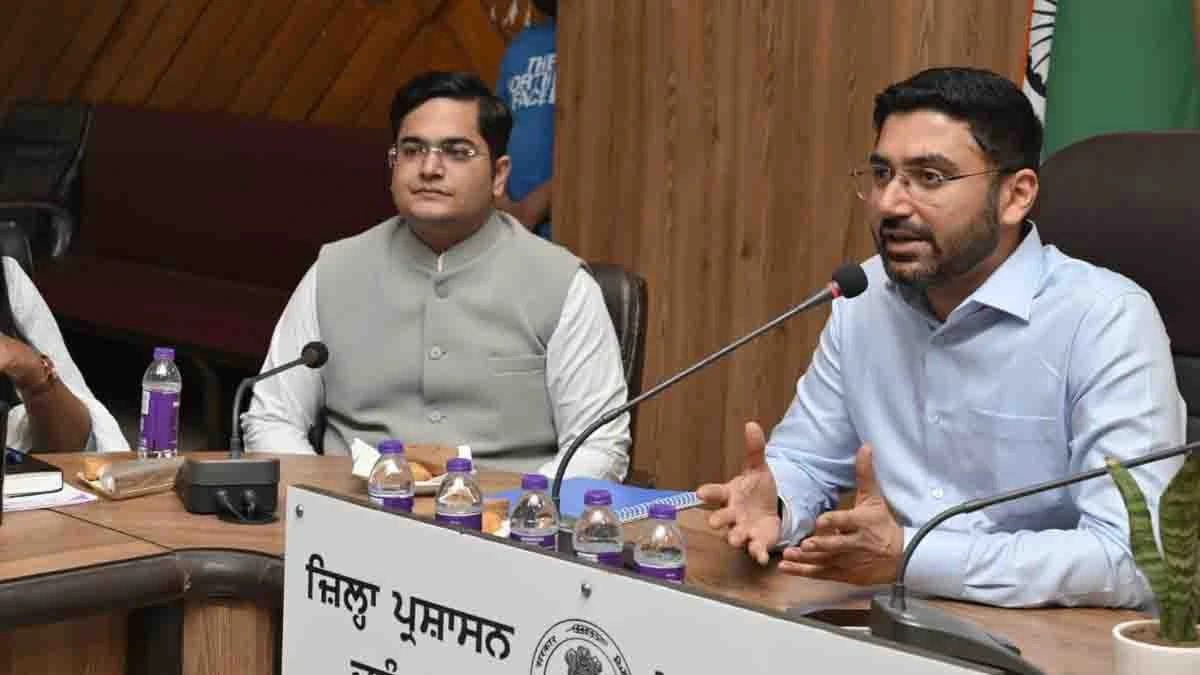 Jalandhar DC Varjit Walia directed officials to resolve public grievances