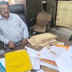 जालंधर इंप्रूवमेंट ट्रस्ट के दफ्तर में बैठा रिटायर पटवारी