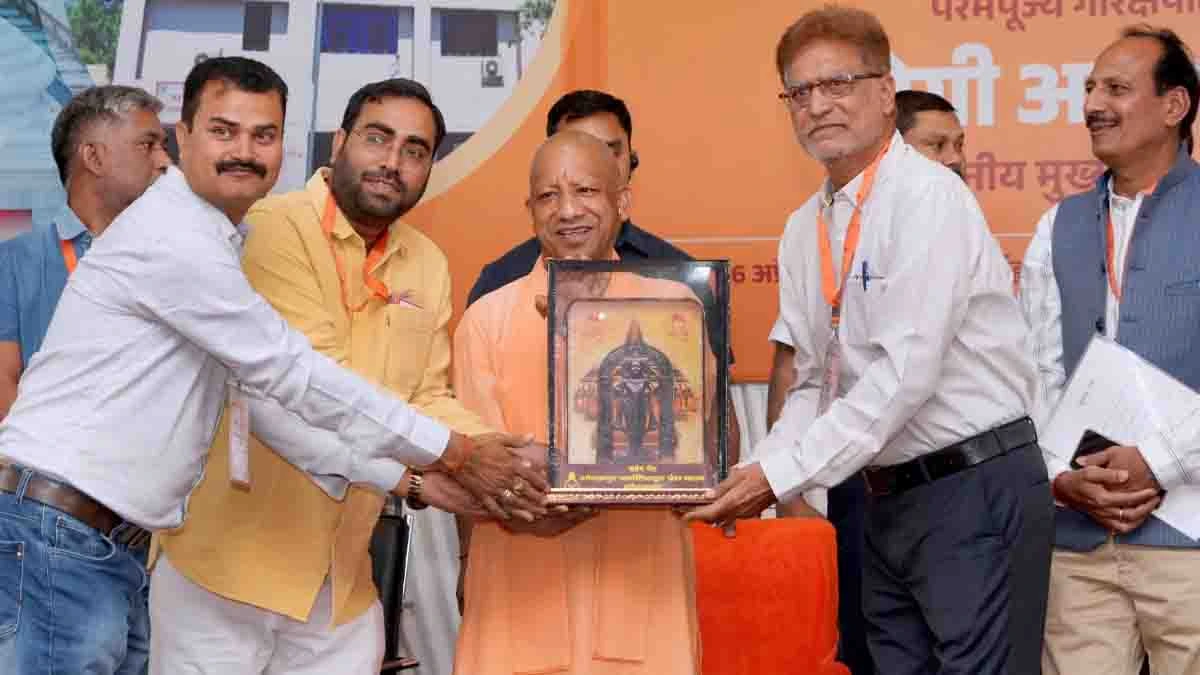 UP News: गोरखपुर प्रेस क्लब की नई कार्यकारिणी का शपथ ग्रहण समारोह