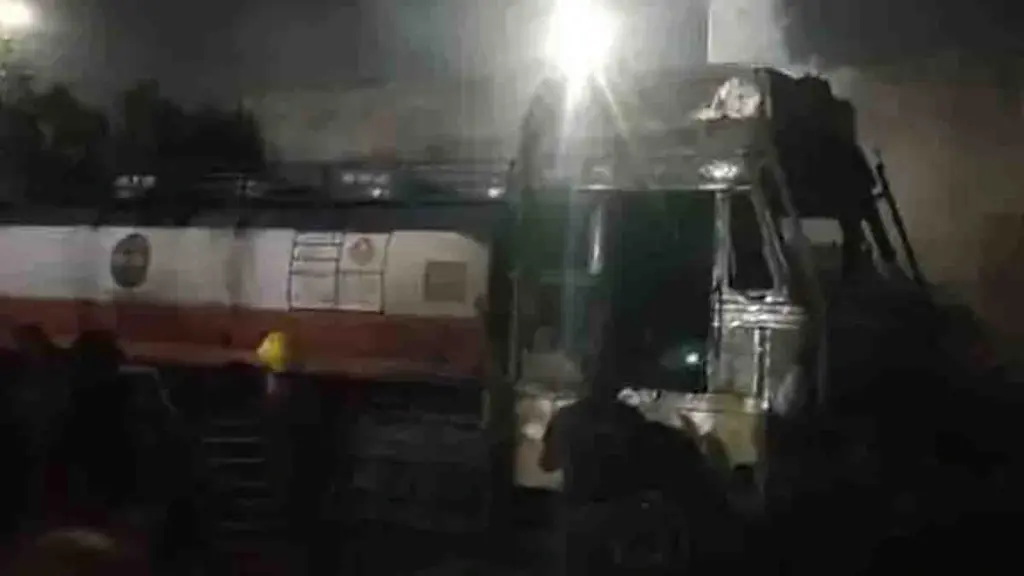 Jalandhar News: इंडियन ऑयल डिपो के पास टैंकरों में लगी आग, मची अफरा-तफरी