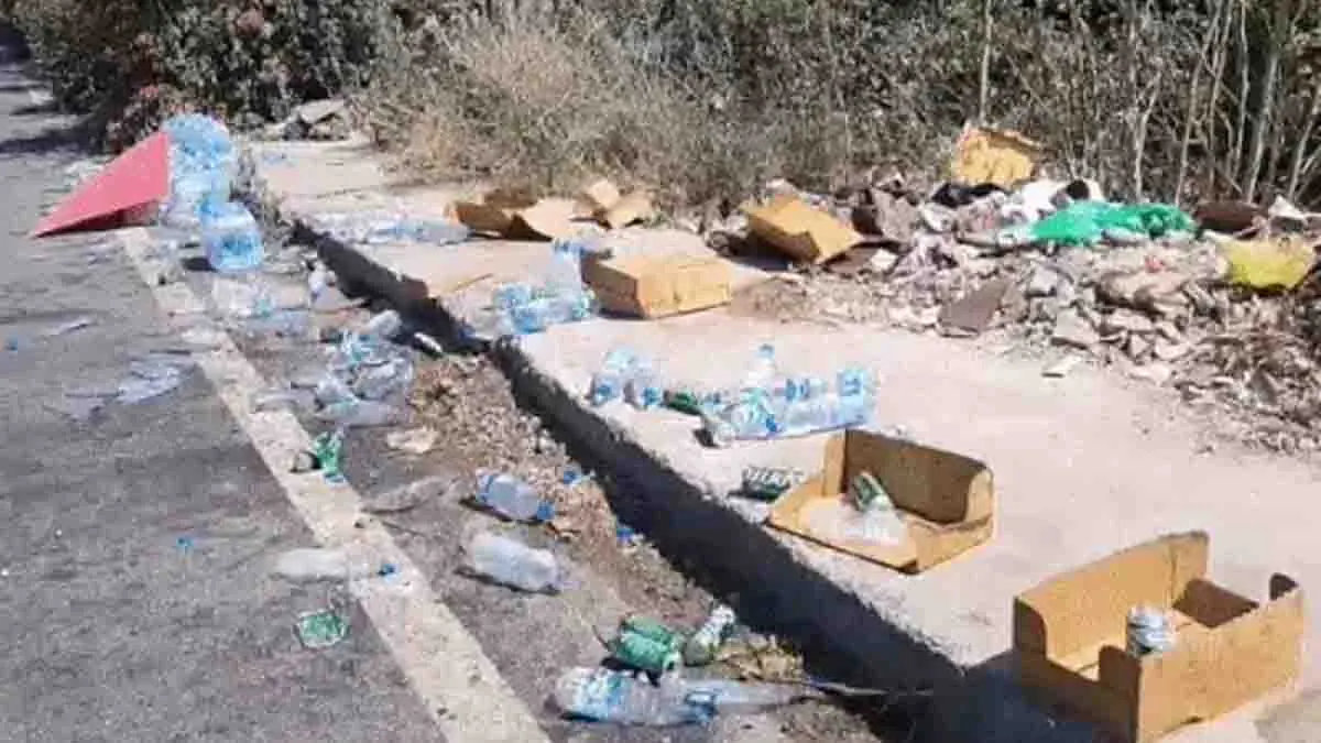 Truck loaded with cold drinks collides with tempo in Ludhiana