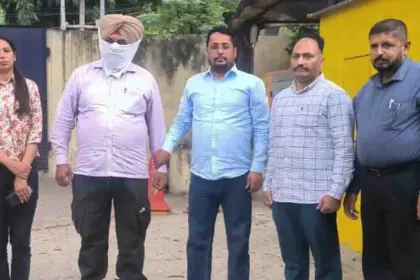 Vigilance Bureau arrested Naib Court while accepting bribe