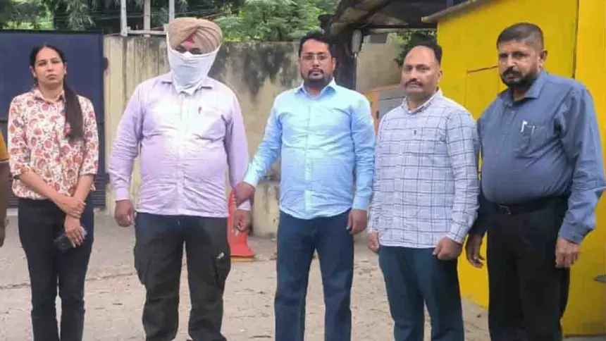Vigilance Bureau arrested Naib Court while accepting bribe