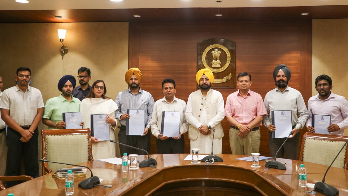  23 राजस्व अधिकारी पदोन्नत, हरदीप सिंह मुंडियां ने सौंपे पदोन्नति पत्र