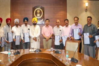 23 राजस्व अधिकारी पदोन्नत, हरदीप सिंह मुंडियां ने सौंपे पदोन्नति पत्र