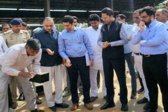 आयुक्त अमित अग्रवाल ने लिया मंडी का जायजा