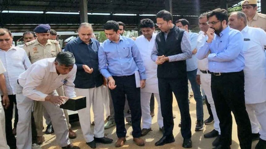 आयुक्त अमित अग्रवाल ने लिया मंडी का जायजा