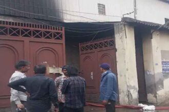 कपड़ा फैक्ट्री में लगी भीषण आग