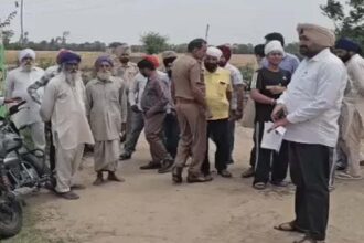 स्कूल में क्लास ले रही टीचर पर एसिड अटैक