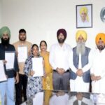 गुरमीत सिंह खुड्डियां ने पंजाब मंडी बोर्ड में आठ उम्मीदवारों को अनुकंपा के आधार पर नियुक्ति पत्र सौंपे