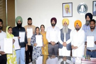 गुरमीत सिंह खुड्डियां ने पंजाब मंडी बोर्ड में आठ उम्मीदवारों को अनुकंपा के आधार पर नियुक्ति पत्र सौंपे