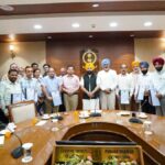 हरदीप सिंह मुंडियां ने तहसीलदारों और नायब तहसीलदारों को सौंपे पदोन्नति पत्र