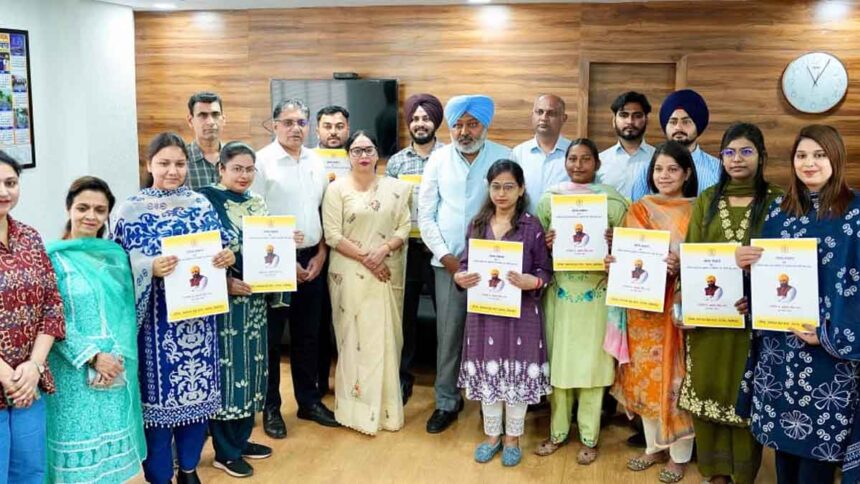 Punjab News: सीएम मान सरकार की ‘रोज़गार क्रांति’, वित्त मंत्री हरपाल सिंह चीमा ने 11 जूनियर ऑडिटरों को सौंपे नियुक्ति पत्र