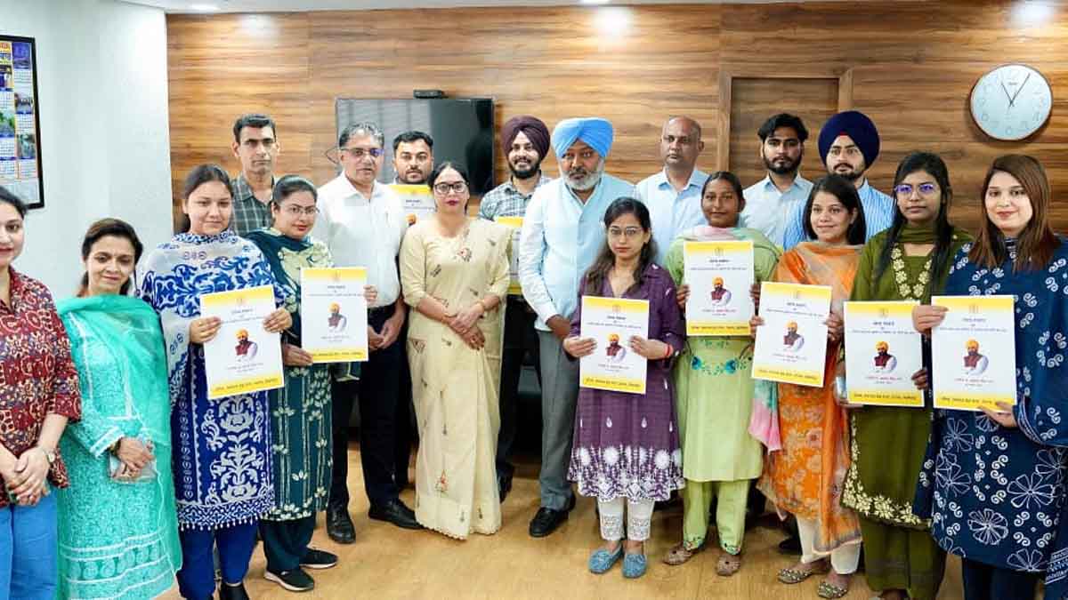 Punjab News: सीएम मान सरकार की ‘रोज़गार क्रांति’, वित्त मंत्री हरपाल सिंह चीमा ने 11 जूनियर ऑडिटरों को सौंपे नियुक्ति पत्र