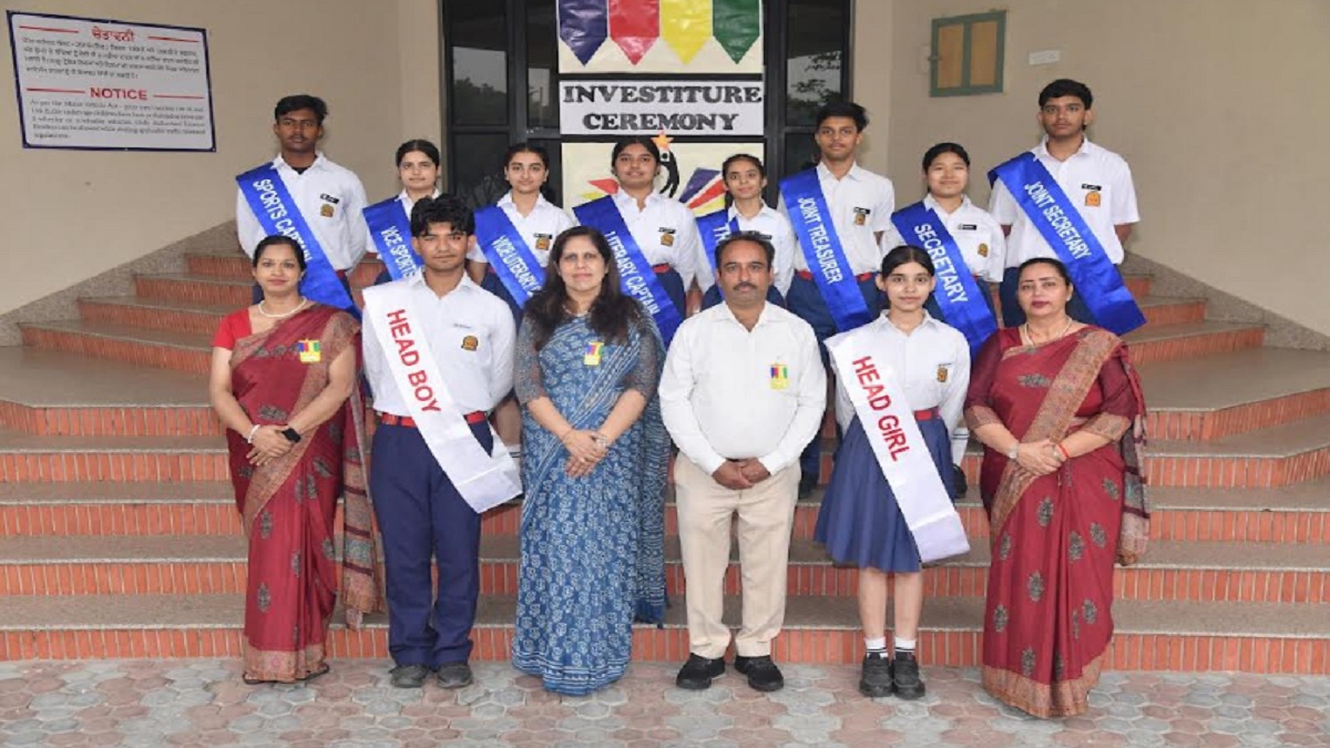 इनोसेंट हार्ट्स स्कूल में चयनित स्टूडेंट काउंसिल के लिए इन्वेस्टिचयोर सेरेमनी 2026–27 का आयोजन