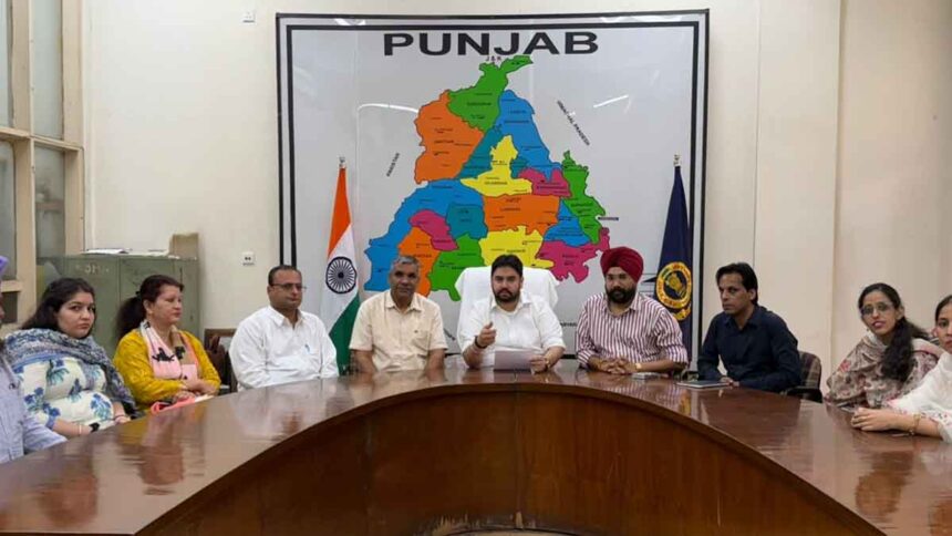 Punjab News: पंजाब खादी एवं ग्रामोद्योग बोर्ड की वित्तीय वर्ष 2025-26 की उपलब्धियों और योजनाओं की प्रगति की समीक्षा