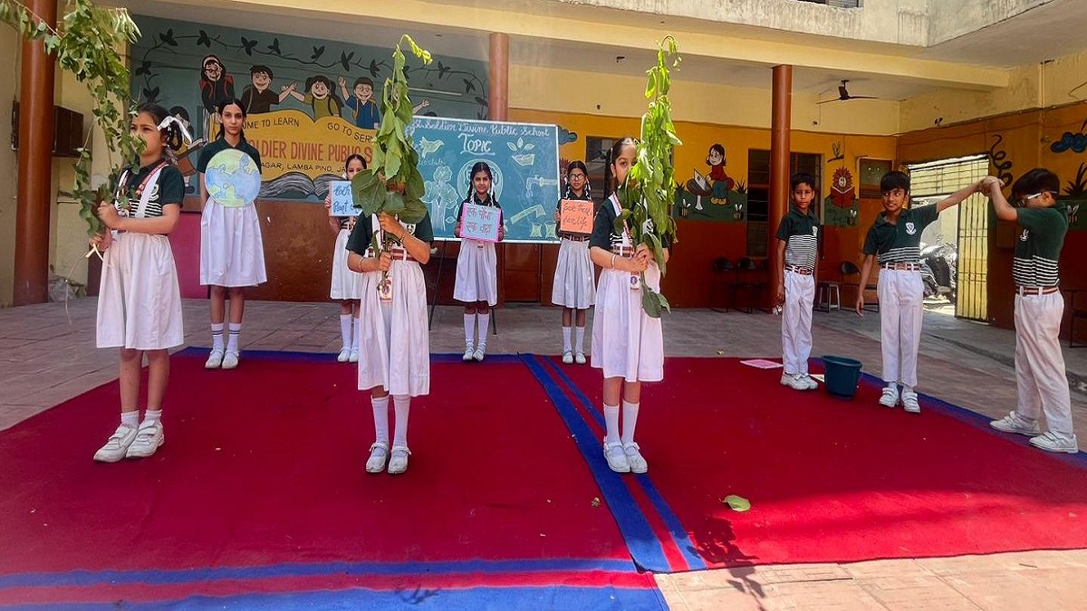 सेंट सोल्जर ग्रुप की विभिन्न स्कूल शाखाओं ने मनाया विश्व पृथ्वी दिवस 