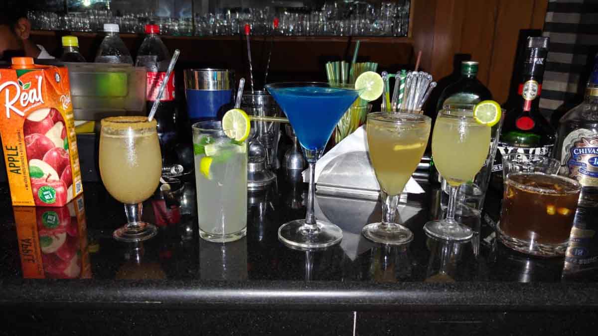 St Soldier News: सेंट सोल्जर इंस्टीट्यूट ऑफ होटल मैनेजमेंट एंड कैटरिंग टेक्नोलॉजी में मॉकटेल वर्कशॉप ने छात्रों को किया उत्साहित