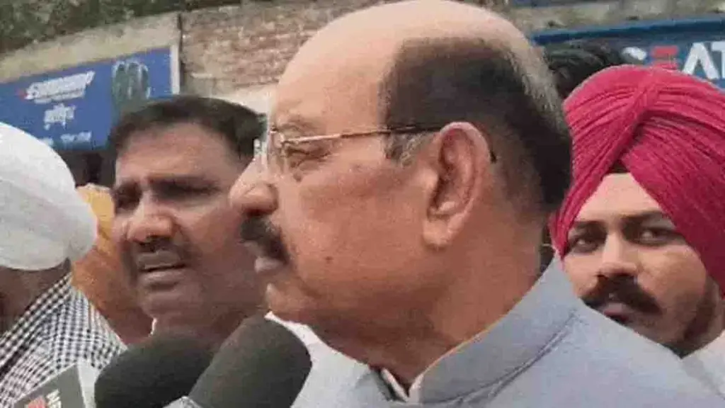 Jalandhar News: जालंधर के शास्त्री मार्केट में आप नेताओं का धरना, कार्यकर्ताओं ने PM मोदी के खिलाफ की नारेबाजी