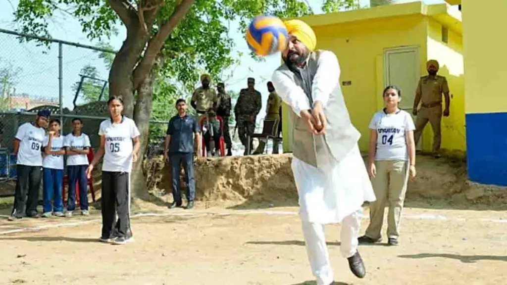 Punjab: मुख्यमंत्री मान ने ग्रामीण खेल मैदानों का किया उद्घाटन, कहा- गांवों से अंतरराष्ट्रीय स्तर के खिलाड़ी पैदा होंगे