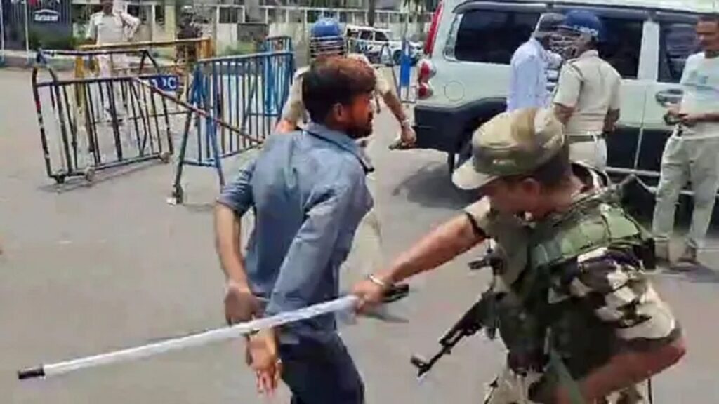West Bengal Election Result: ममता बनर्जी के घर के बाहर लगे ‘जय श्री राम’ के नारे, चार जगहों पर झड़पें, केंद्रीय बलों का लाठीचार्ज