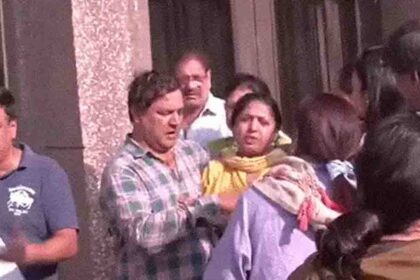 चार मंजिला बिल्डिंग में लगी भयानक आग, 9 लोगों की मौत, रेस्क्यू में 15 लोग बचाए गए